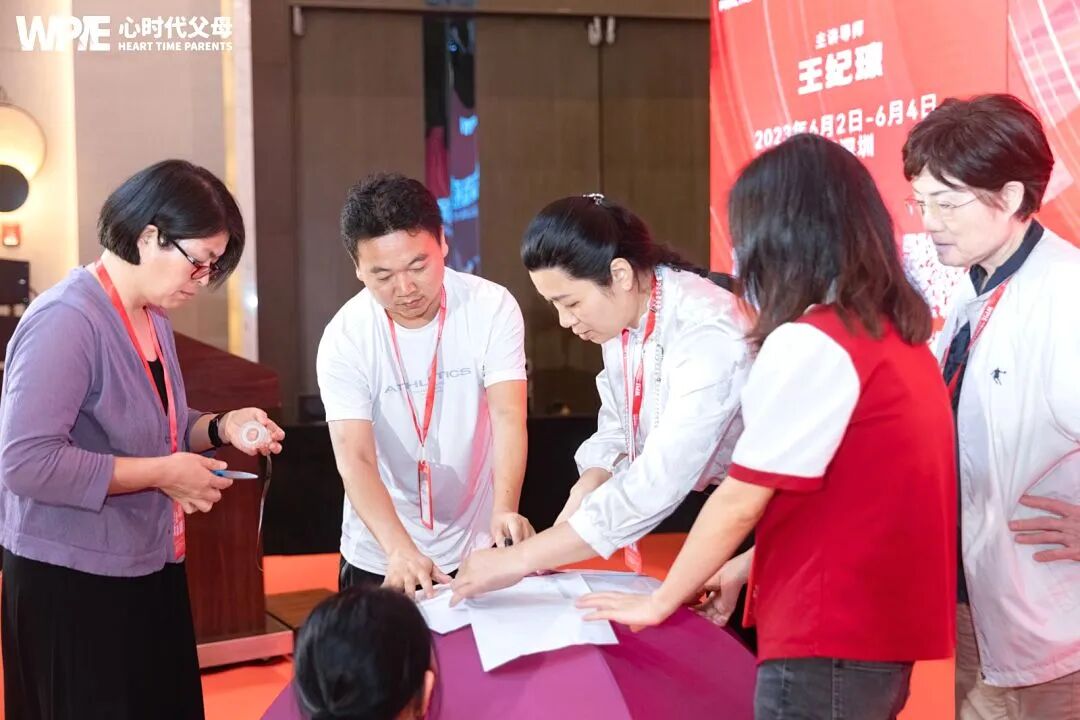 顶嘴、沉默、摔门、沉迷手机的孩子——他们不是“坏”,而是在“求助”!