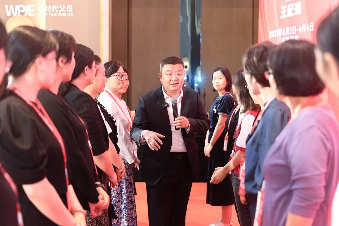 顶嘴、沉默、摔门、沉迷手机的孩子——他们不是“坏”,而是在“求助”!