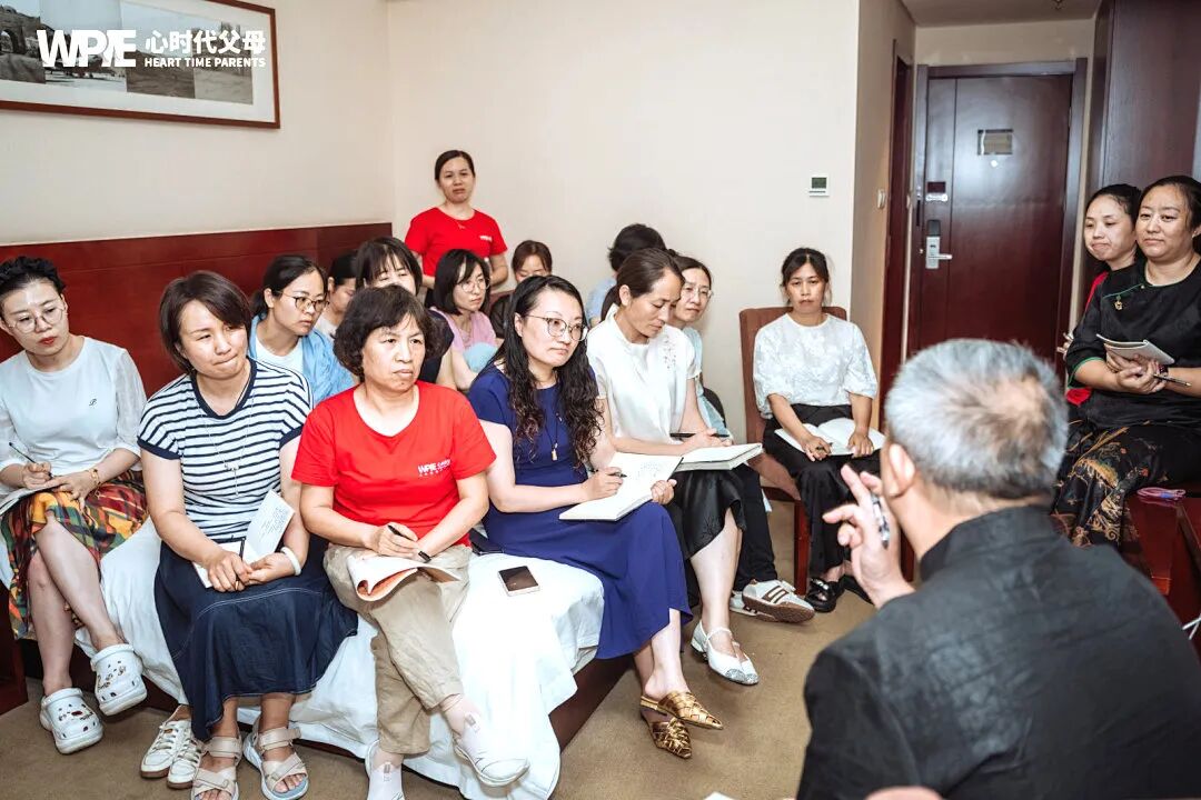 孩子退步时你崩溃?孩子优秀时你领功?——不归功,不归罪才是父母最该有的清醒