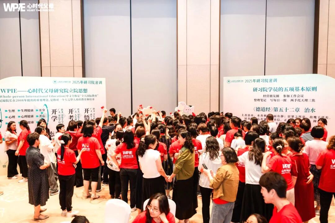 饭桌训子、卧室吵架、饿着肚子写作业——王纪琼院长:“醒醒吧,你所谓的‘教育’正在毁掉孩子!”