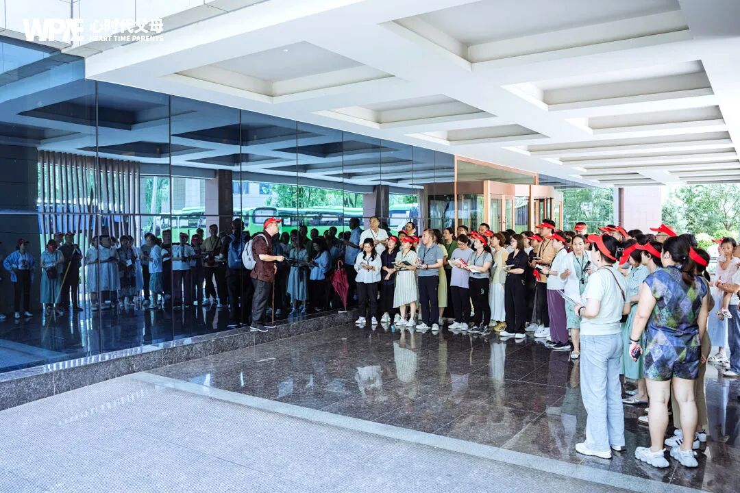 孩子退步时你崩溃?孩子优秀时你领功?——不归功,不归罪才是父母最该有的清醒