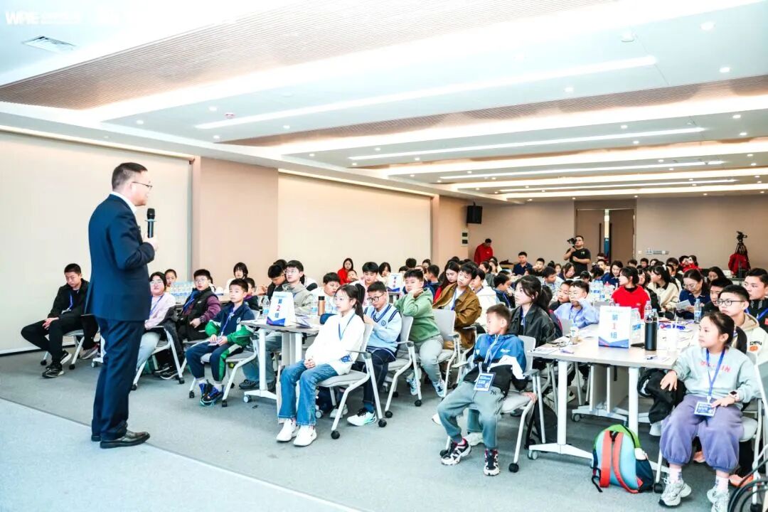 【青少年五大关系课】孩子在课堂上不举手、不发言,我差点失望透顶,直到另一位家长的话点醒了我……