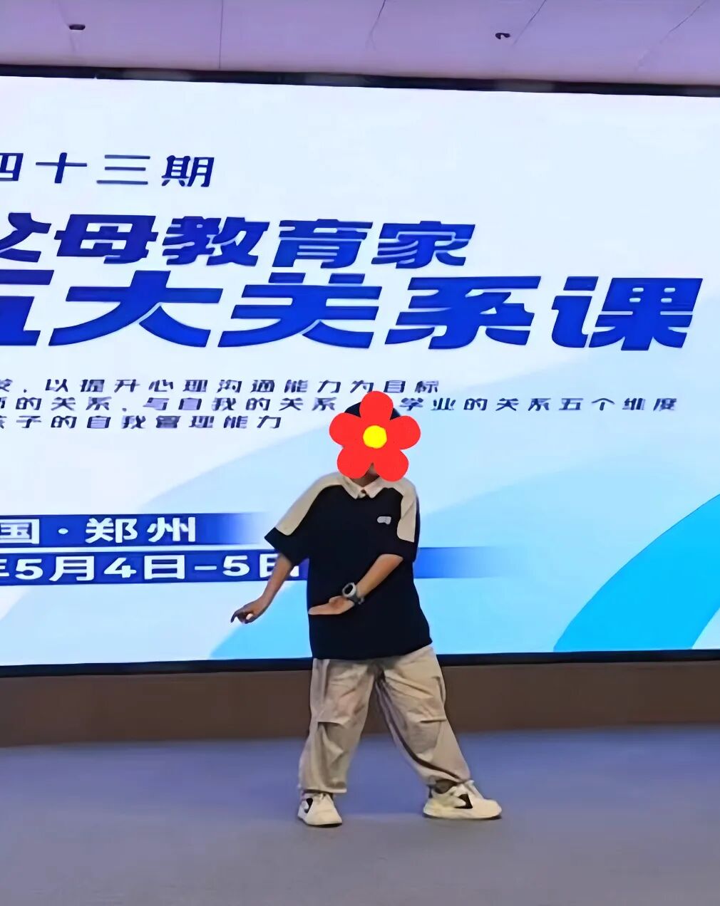 【青少年五大关系课】孩子在课堂上不举手、不发言,我差点失望透顶,直到另一位家长的话点醒了我……