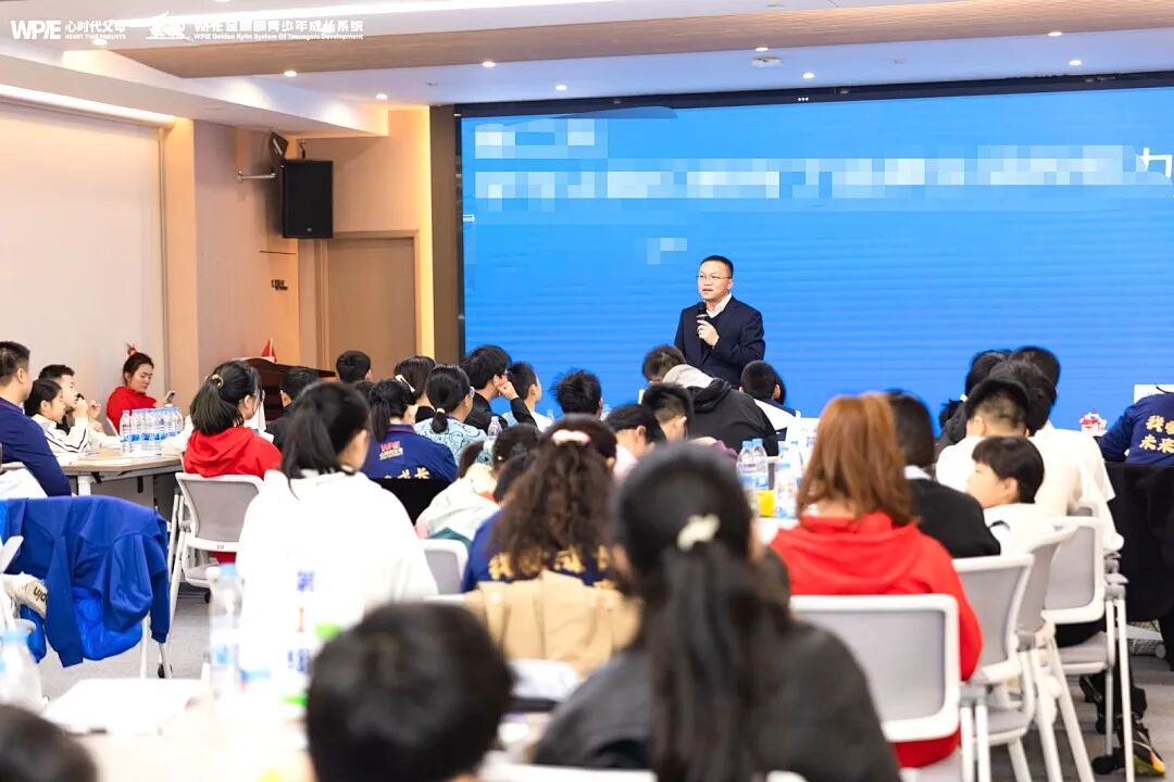 【青少年五大关系课】孩子在课堂上不举手、不发言,我差点失望透顶,直到另一位家长的话点醒了我……