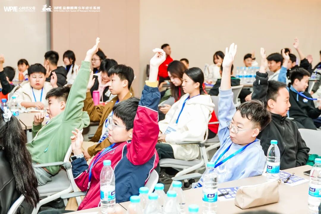 【青少年五大关系课】孩子在课堂上不举手、不发言,我差点失望透顶,直到另一位家长的话点醒了我……