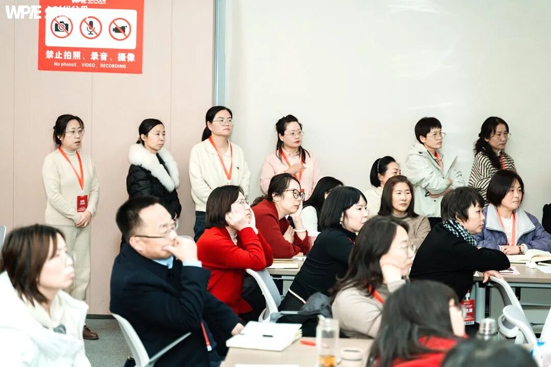 “王克老师同意你玩手机我就给”——王克老师:“别拉我当‘坏人’,你在玩‘法官游戏’”