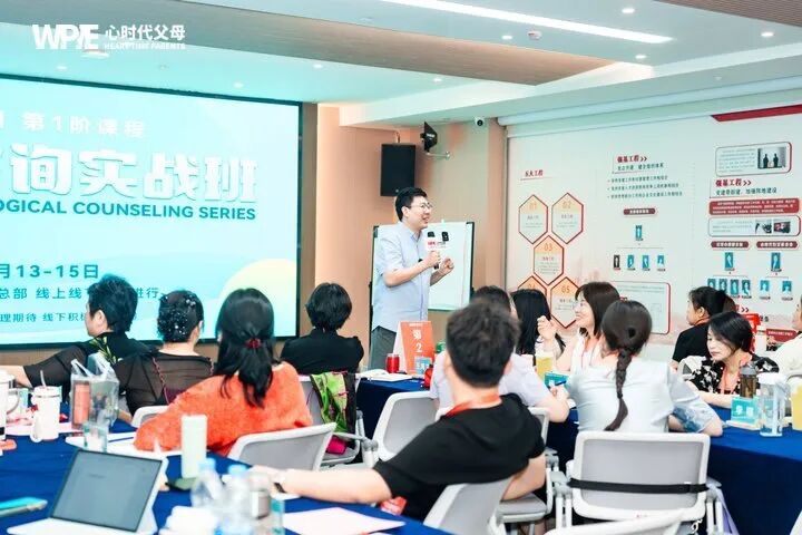 女儿4年不联系我,兆鹏老师却说“这是她最正确的选择”,背后原因刺痛无数父母