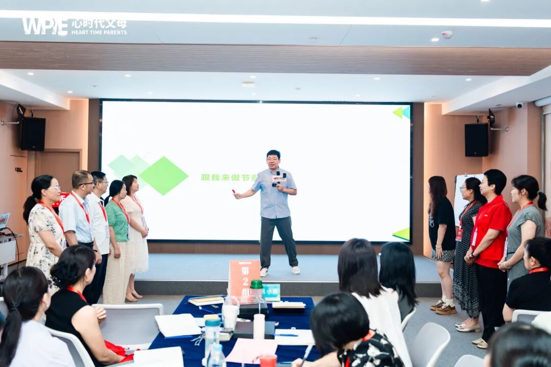 女儿4年不联系我,兆鹏老师却说“这是她最正确的选择”,背后原因刺痛无数父母