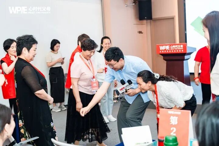 女儿4年不联系我，兆鹏老师却说“这是她最正确的选择”，背后原因刺痛无数父母