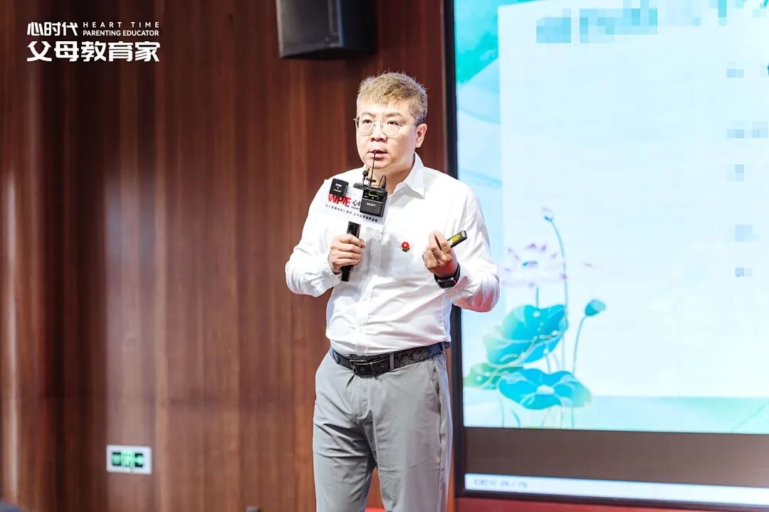 宿舍4个人,3个告他的状——王克老师:“不是孩子坏,是你没教过他如何社交!”