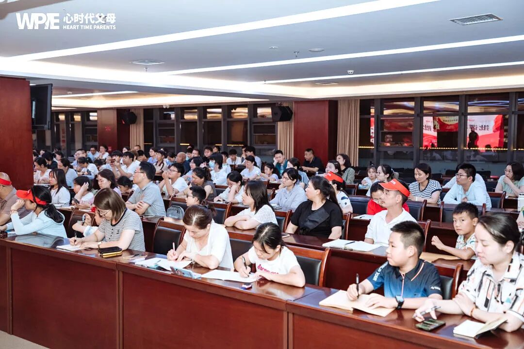 【纪琼谈家读书慧】从“向姐姐学习”到“锁死房门”:一个孩子是怎样被“比较”逼疯的?