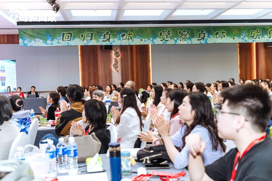 宿舍4个人,3个告他的状——王克老师:“不是孩子坏,是你没教过他如何社交!”