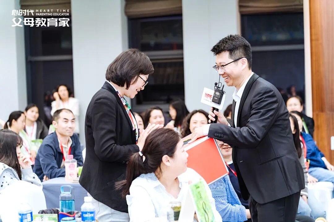 宿舍4个人,3个告他的状——王克老师:“不是孩子坏,是你没教过他如何社交!”
