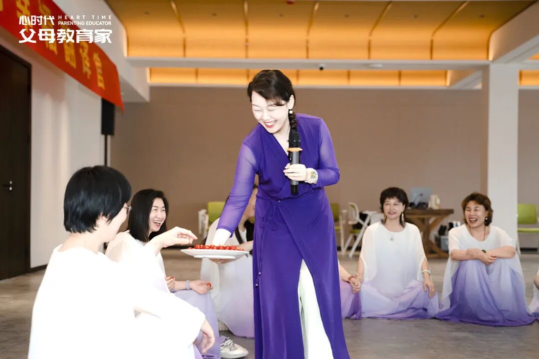 【大美君子女】梁敏老师用一颗小番茄,掰开了我攥紧的人生——我的信阳正念之旅!
