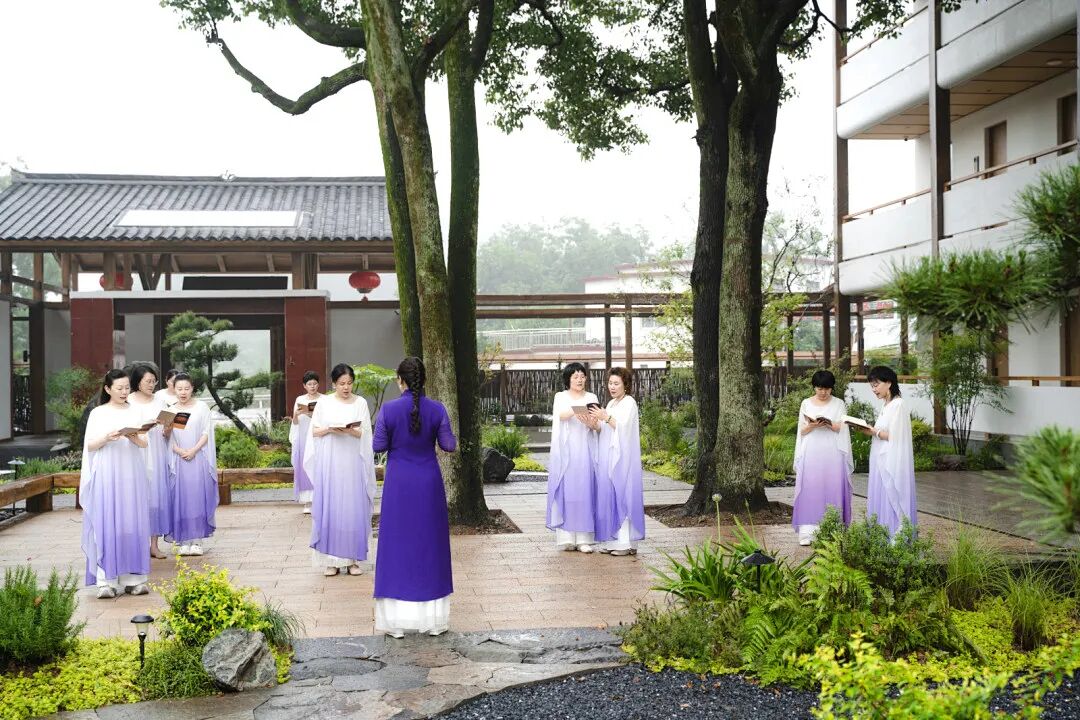 【大美君子女】梁敏老师用一颗小番茄,掰开了我攥紧的人生——我的信阳正念之旅!