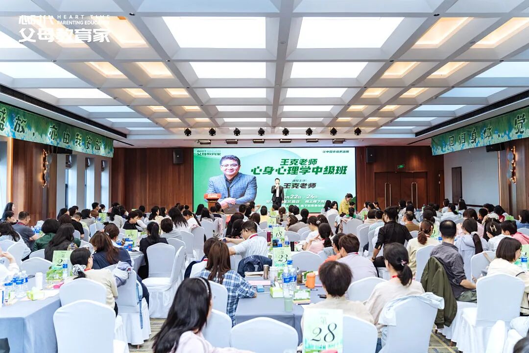 儿子不上学拿轻生威胁,父亲当场跪求老师“帮帮我!”——王克老师的回答戳中无数父母的心