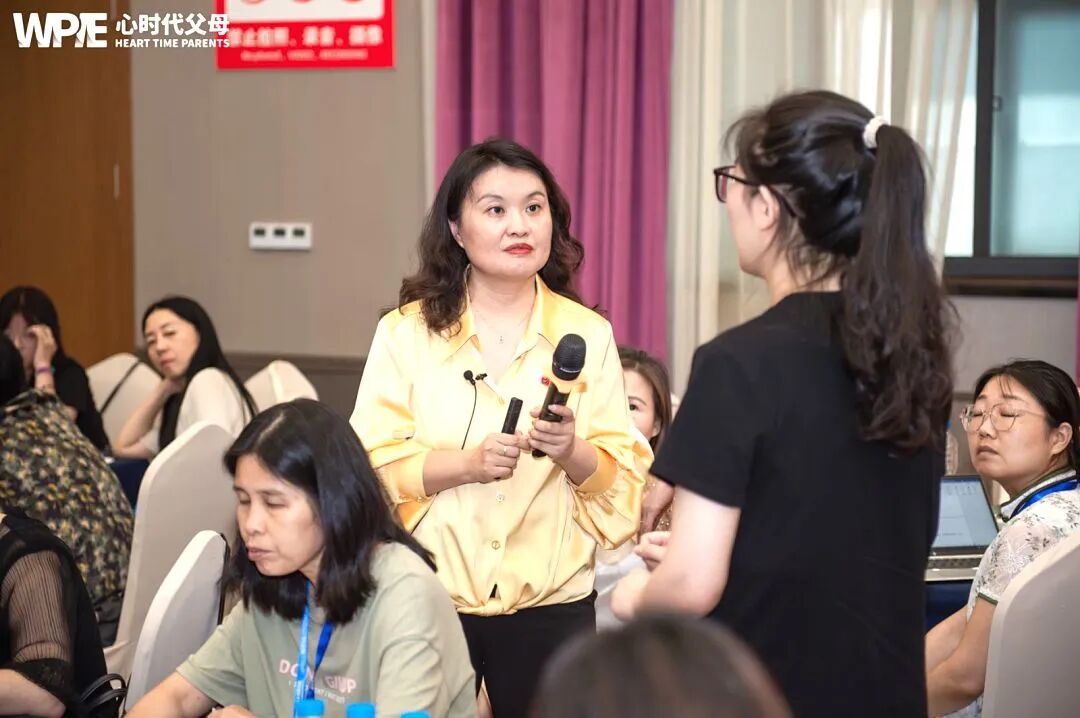 孩子嫌妈妈买400元的酒太奢侈?两位导师支招:“只需回4个字,孩子的一生都会‘配得上’!”