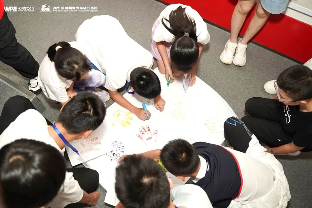 【青少年五大关系课】同为老师,孩子被办公室的同事骂哭,我到底要不要给孩子撑腰?