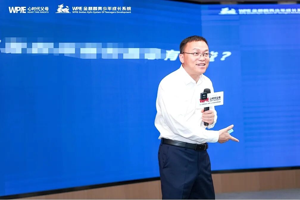 孩子嫌妈妈买400元的酒太奢侈?两位导师支招:“只需回4个字,孩子的一生都会‘配得上’!”