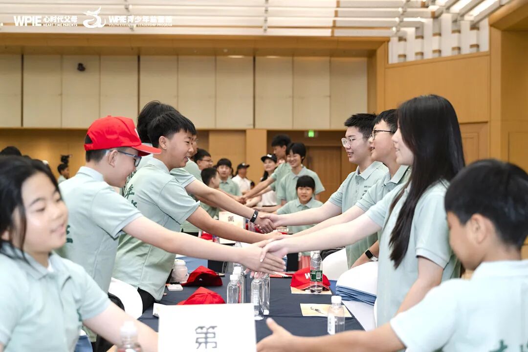 她被父母逼到初中没毕业就打工,挣的钱还被夺走给哥哥结婚买房……