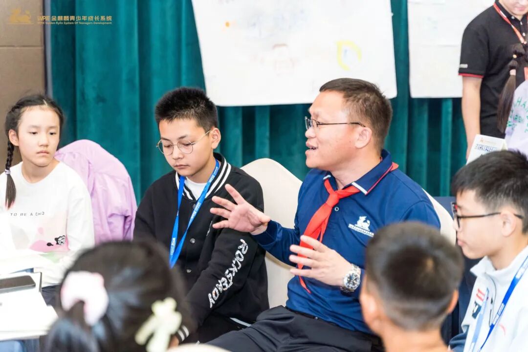 孩子吐槽领导开会太晚?当我没再拿“我吃过的苦”说“孩子的难”时,她居然......