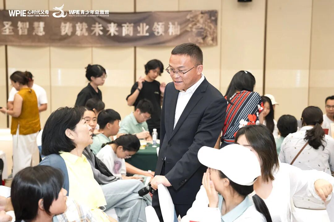 她被父母逼到初中没毕业就打工,挣的钱还被夺走给哥哥结婚买房……