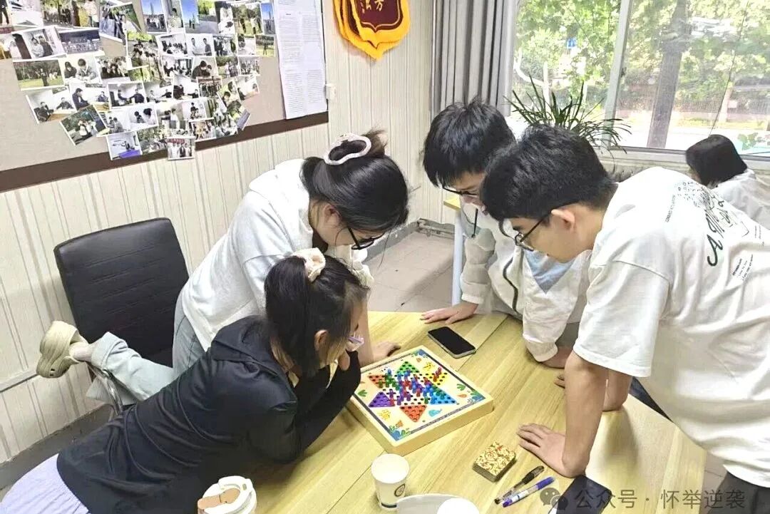 【狮子王】二年级休学、不敢社交、一背古诗就哭的她,后来是怎么十天背完三十七首诗的?