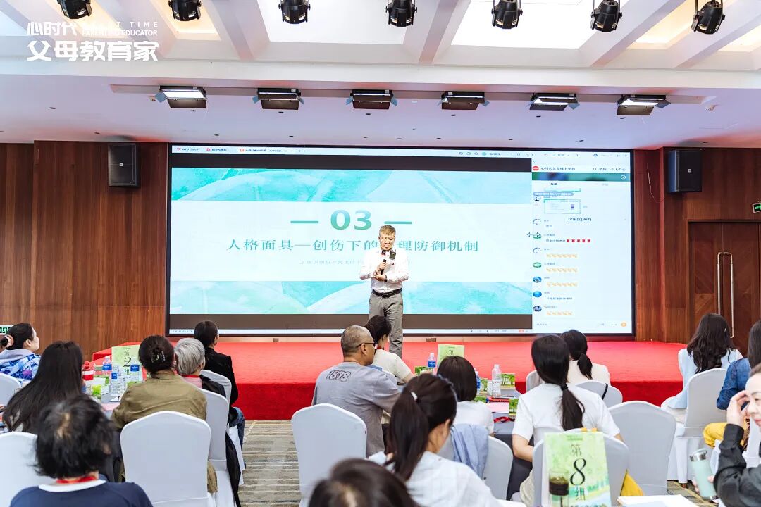 事业有成却突然抑郁？王克老师：“你的创伤，大概率源于童年时期母亲的情感‘缺席’！”