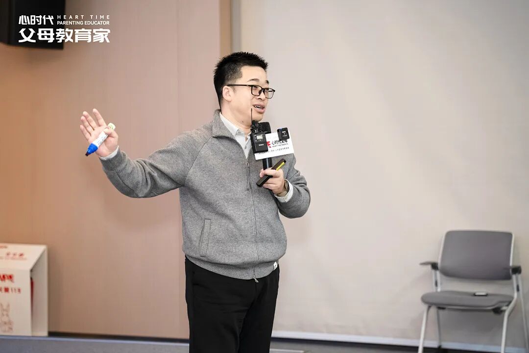“你吃吧,妈妈不吃”——海勇老师:“醒醒吧,别让你的‘委屈’,成为孩子一生的心理债务!”
