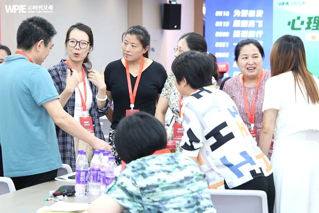 “我以前打过她,现在不敢管她”——父母越退让,孩子越失控?王克老师:“必须守住这条底线!”