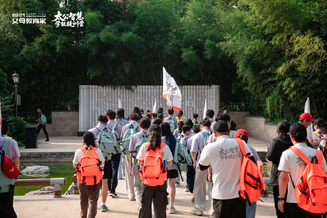 “您觉得孩子有什么优点?”父亲冷漠地说:“没发现。”——那个17岁少年的眼睛,怎么就没光了?
