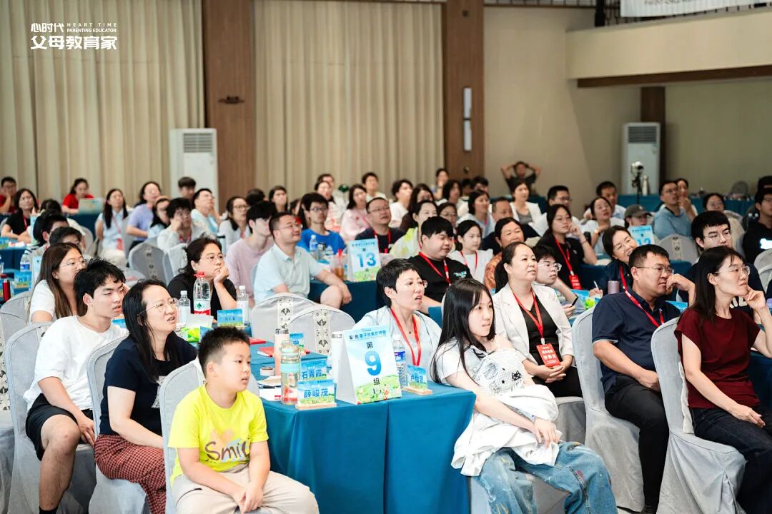 舍得给孩子换苹果手机,却舍不得给老师买一束花?——父母的“双标”,正在养出匮乏型孩子