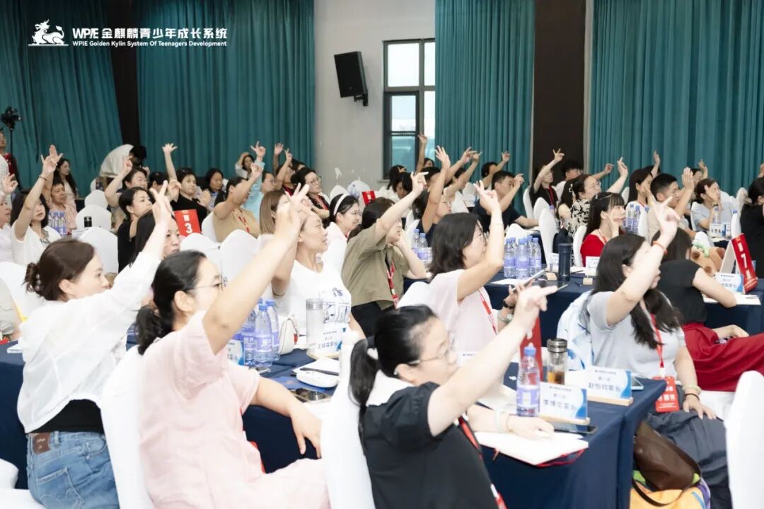 【青少年五大关系课】“你眼中的别人才是你”——那一晚,自嘲“土鸡”的女孩,终于看见了自己的光!