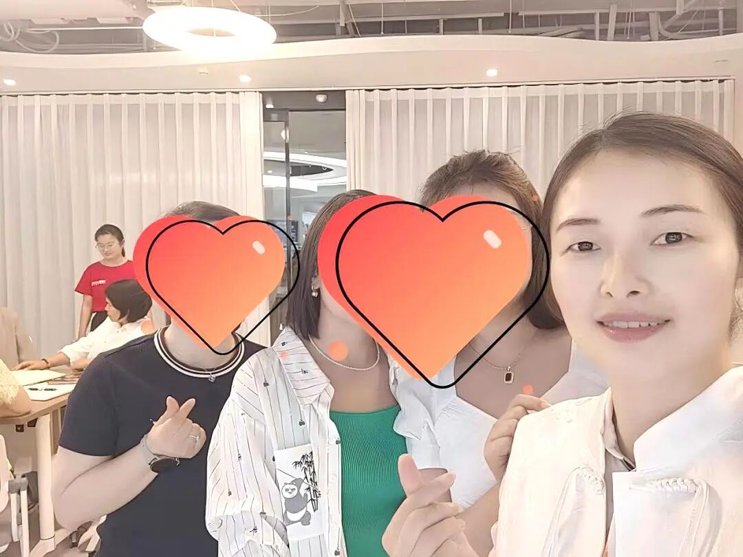 “心家人”张敏——从护士到心时代父母教育家员工,她说:“认准了,就一直学下去!”