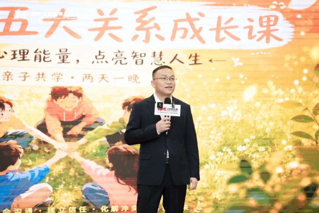 【青少年五大关系课】“爸爸只会打骂吼,妈妈给不了拥抱”——那个长发遮面的辍学女孩背后的家庭真相