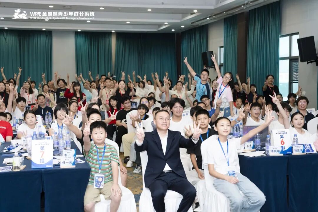 【青少年五大关系课】“爸爸只会打骂吼,妈妈给不了拥抱”——那个长发遮面的辍学女孩背后的家庭真相