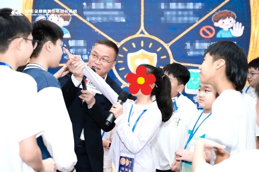 【青少年五大关系课】“爸爸只会打骂吼,妈妈给不了拥抱”——那个长发遮面的辍学女孩背后的家庭真相
