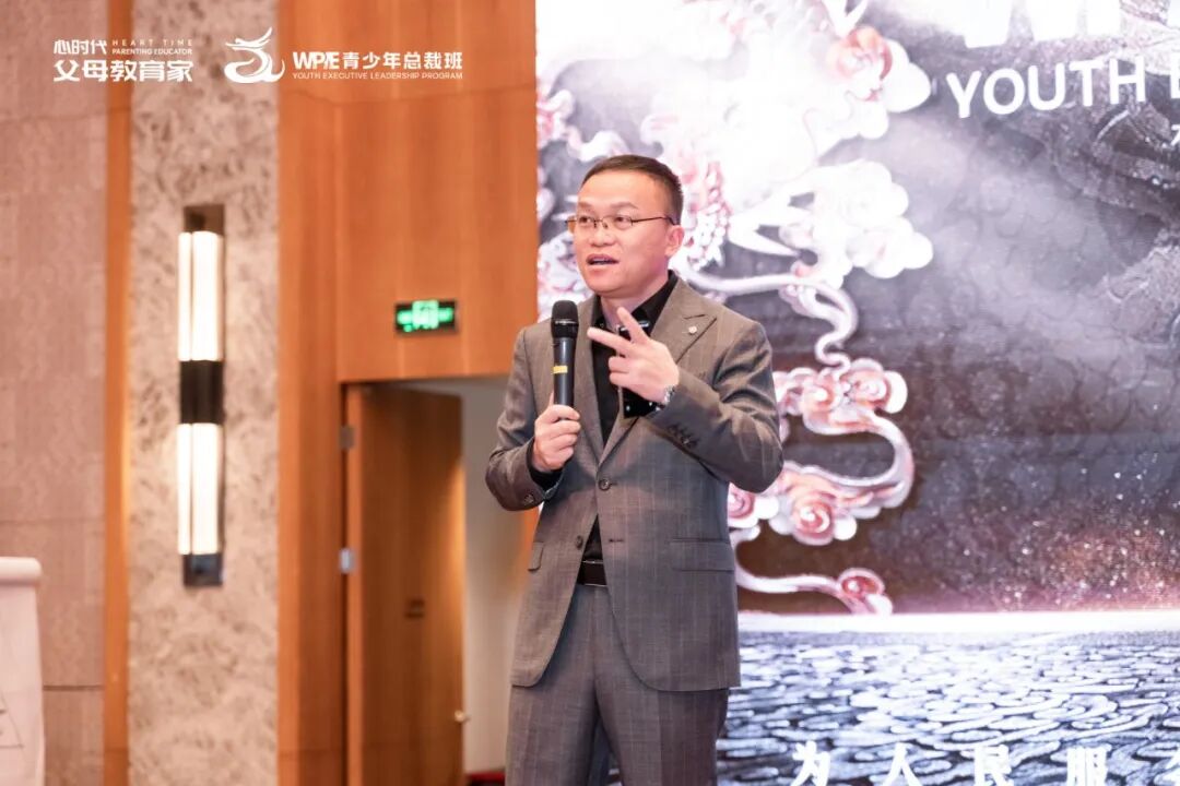 “心二代”克玲——“表姐推我进来,没想到缘分早就开始了:原来大三那年,我就拿过心时代父母教育家的招聘简章!”