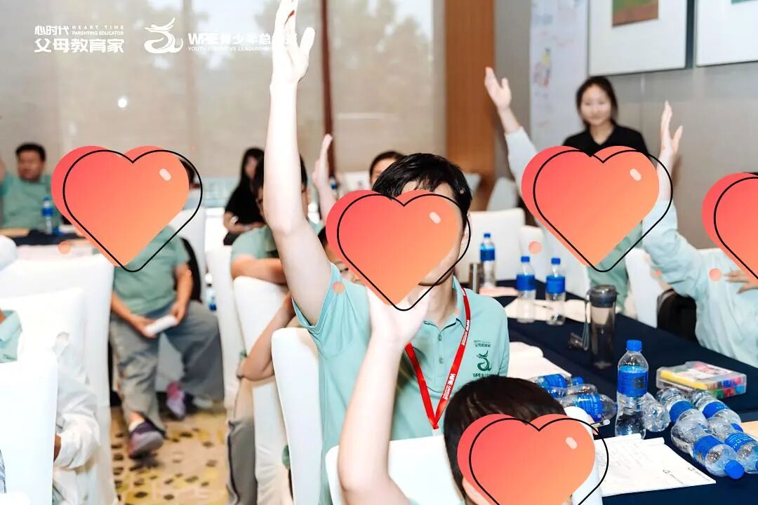 “心二代”克玲——“表姐推我进来,没想到缘分早就开始了:原来大三那年,我就拿过心时代父母教育家的招聘简章!”