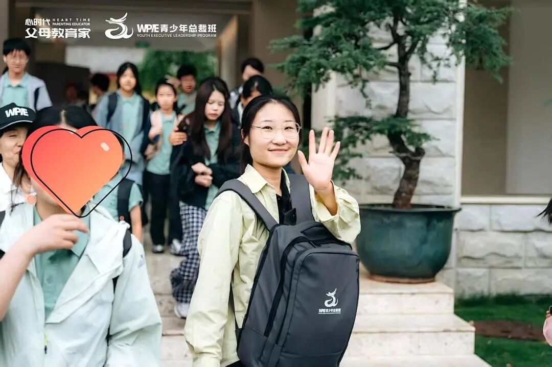 “心二代”克玲——“表姐推我进来,没想到缘分早就开始了:原来大三那年,我就拿过心时代父母教育家的招聘简章!”