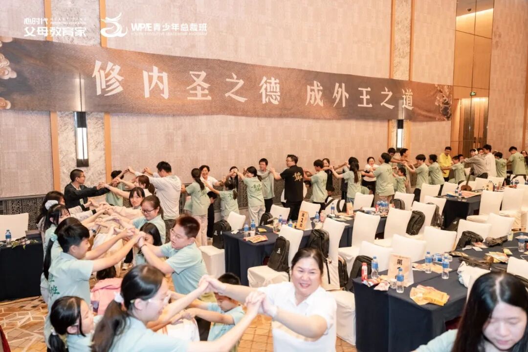 “心二代”克玲——“表姐推我进来,没想到缘分早就开始了:原来大三那年,我就拿过心时代父母教育家的招聘简章!”