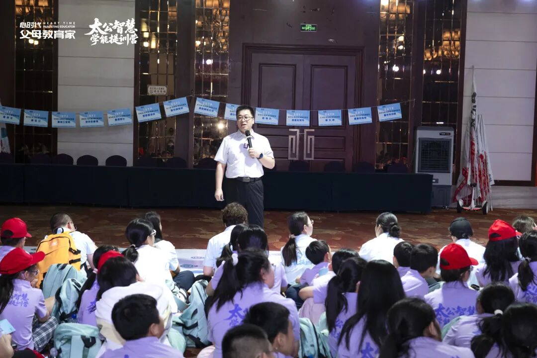 老公常年不在家,却在冲突中挡在我前面——那一刻,我才真正读懂什么是“家庭第一定律”!