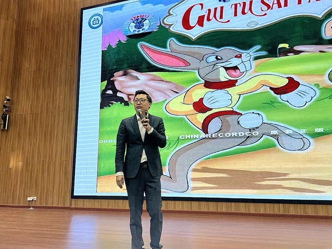 “心家人”孙田田——从幼儿园男老师到心时代父母教育家讲师,他穿西装讲了十几年家庭教育!