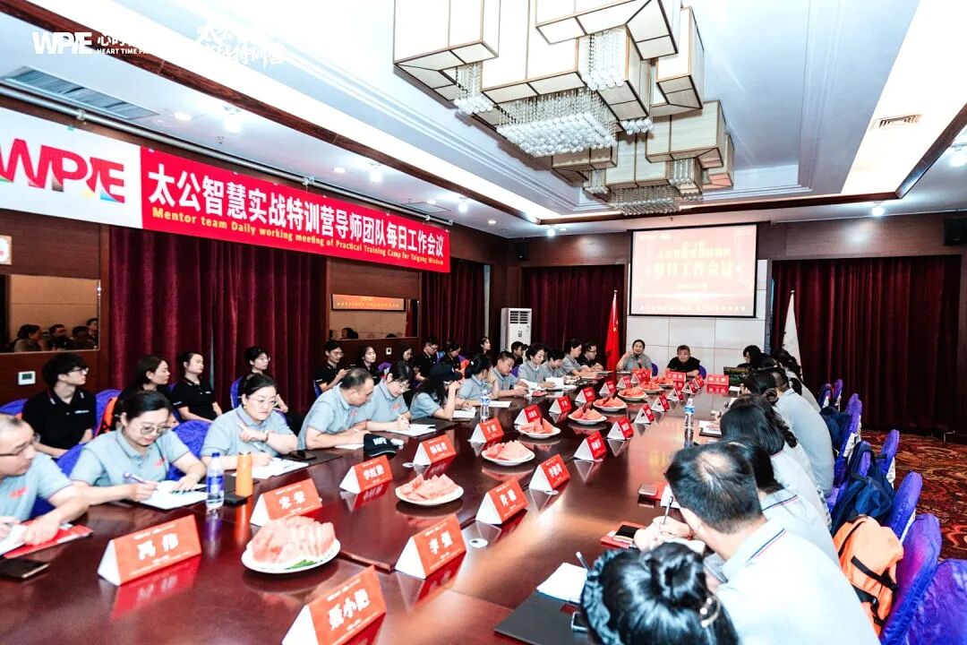 【咱们的故事】孩子休学六年,看心理医生差点被电击 —— 一个濒临崩溃的妈妈,如何成为全家的光?