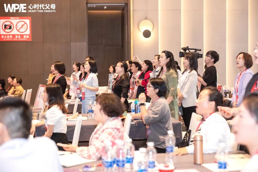 【家庭生态实操班】你家的能量场,是爱的充电站,还是情绪的消耗场?