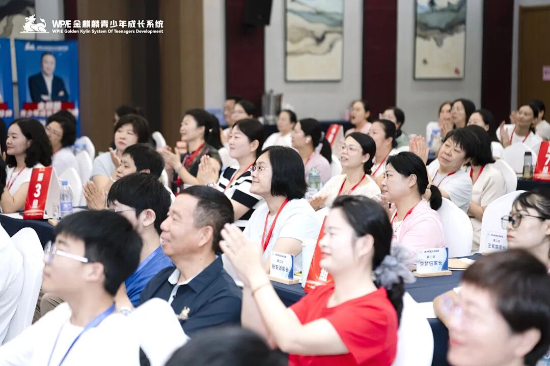 一夜白头的父母泣诉:“我养出了学霸,却没教会孩子好好活着......”