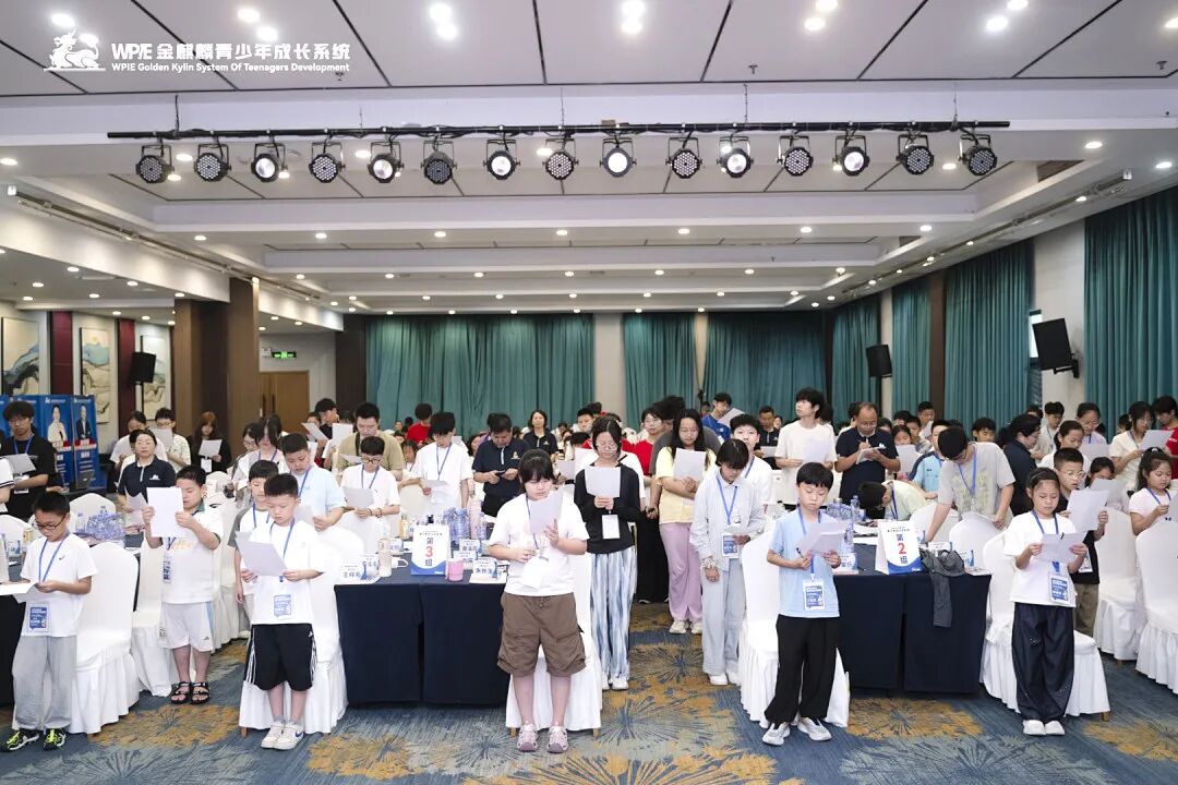 一夜白头的父母泣诉:“我养出了学霸,却没教会孩子好好活着......”