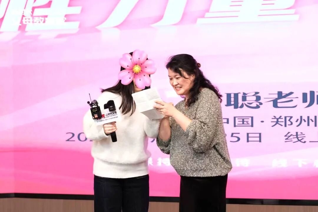 孩子18岁了还不会照顾自己,怪谁?文聪老师的一句话,说透了包办型父母的焦虑!