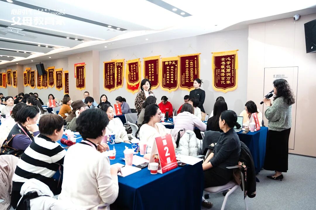 孩子18岁了还不会照顾自己,怪谁?文聪老师的一句话,说透了包办型父母的焦虑!